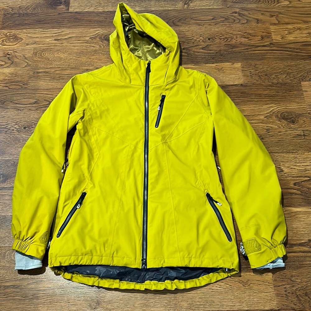 Volcom women’s ski jacket